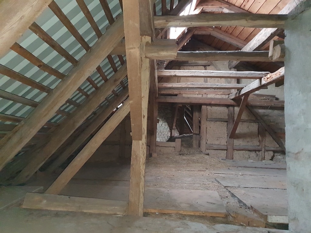 ausbaubarer Dachboden