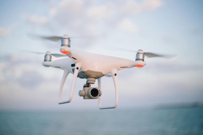 Eine Drohne zur Aufnahme von hochwertigen Aufnahmen Ihrer Immobilie