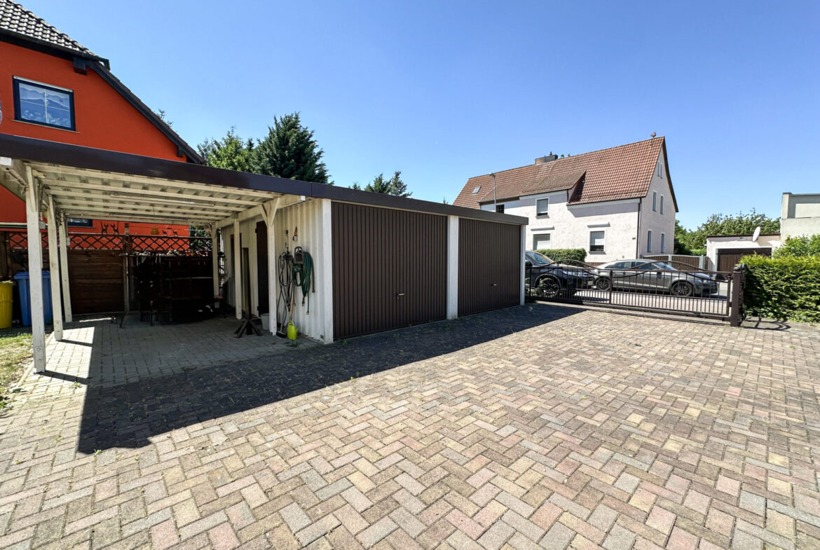 Doppelgarage und Carport