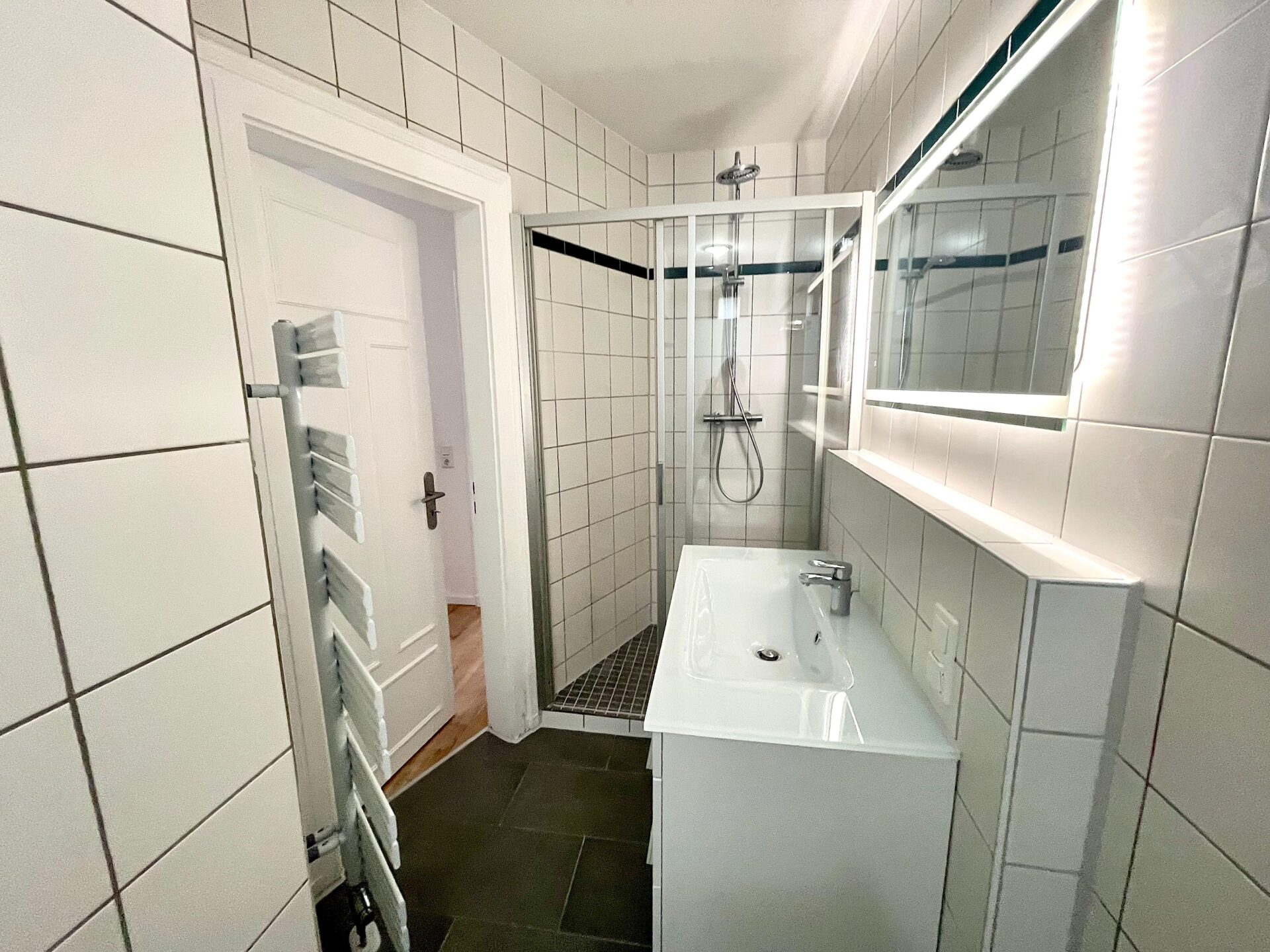 Badezimmer mit Dusche