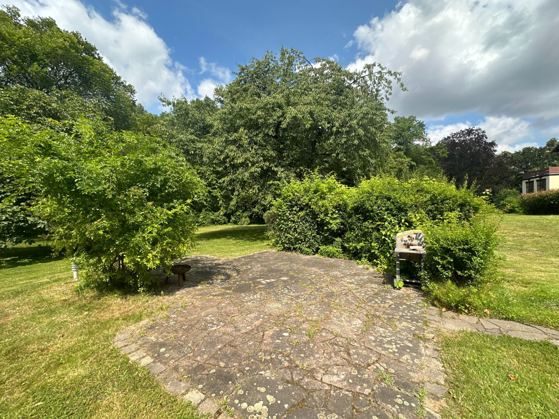 parkähnlcihes Grundstück mit Zugang zum Abtnaundorfer Park