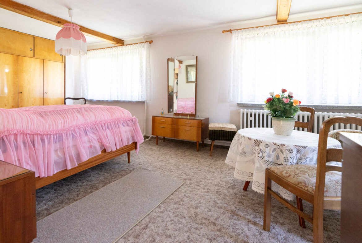 Großes Schlafzimmer im OG