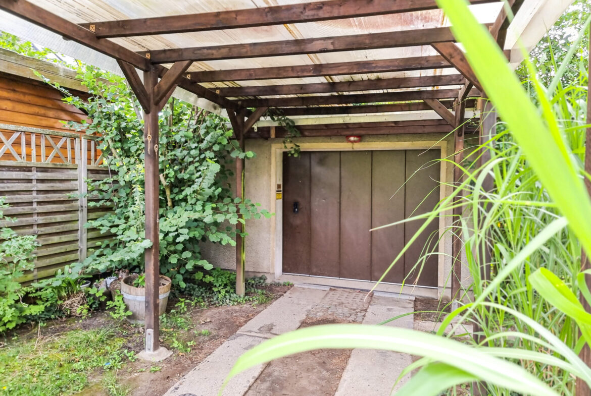 Carport mit Garage