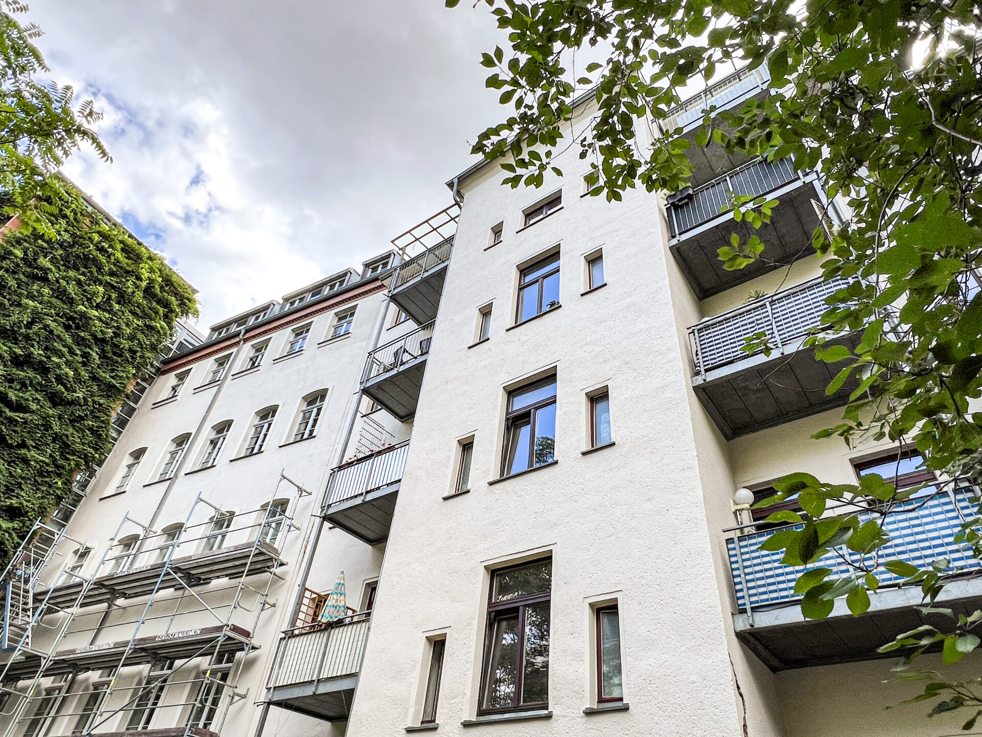 Blick auf die erneuerte Rückfassade