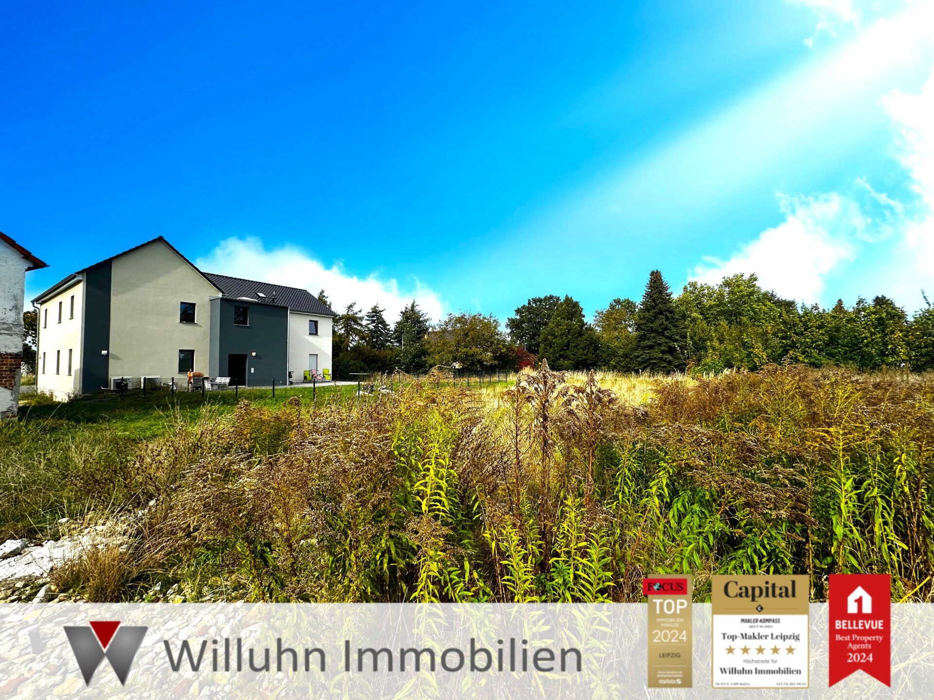 Titel Grundstück mit Blick auf das gebaute Haus