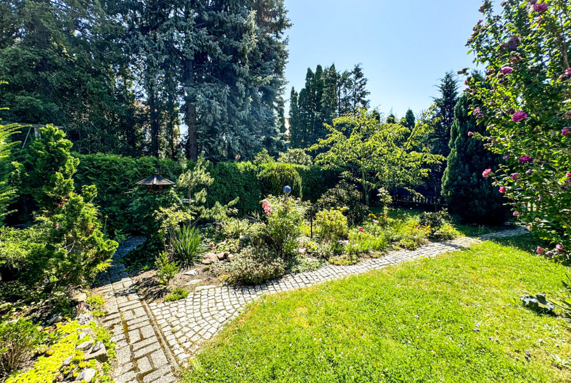 liebevoll angelegter Garten