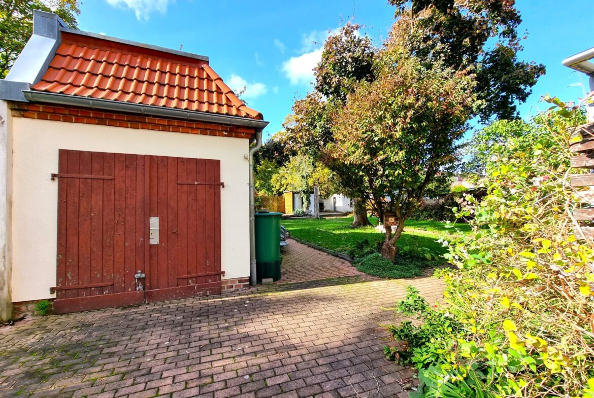 Garage mit Garten