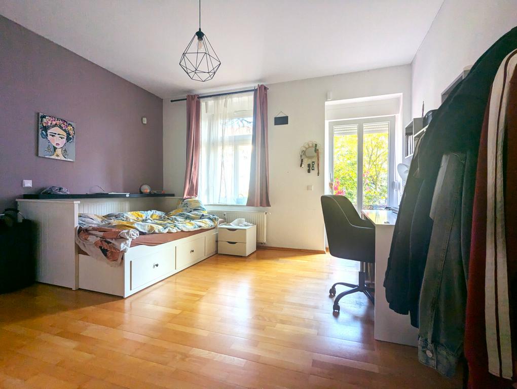 OG Schlafzimmer mit Balkon