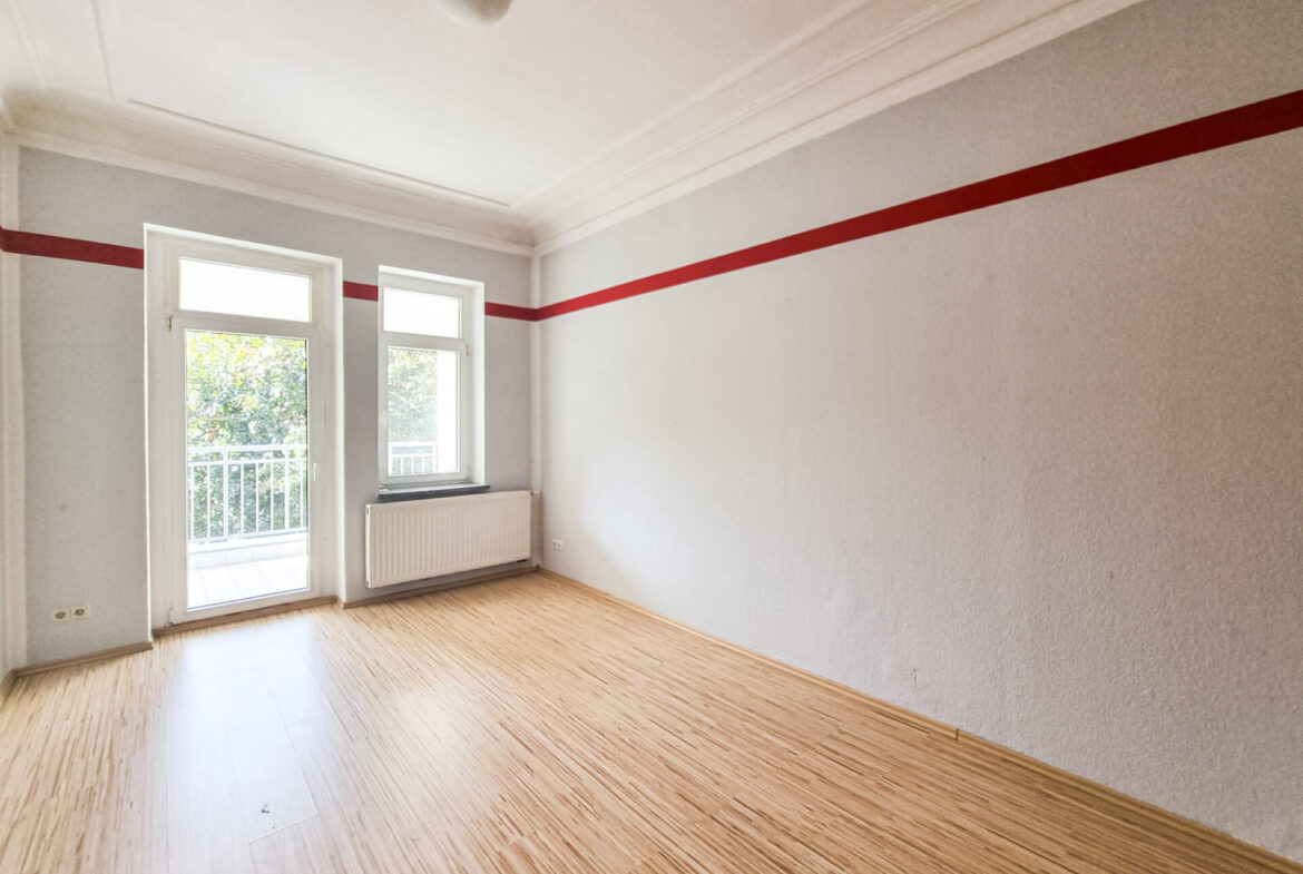 Kinderzimmer mit Zugang zum Balkon