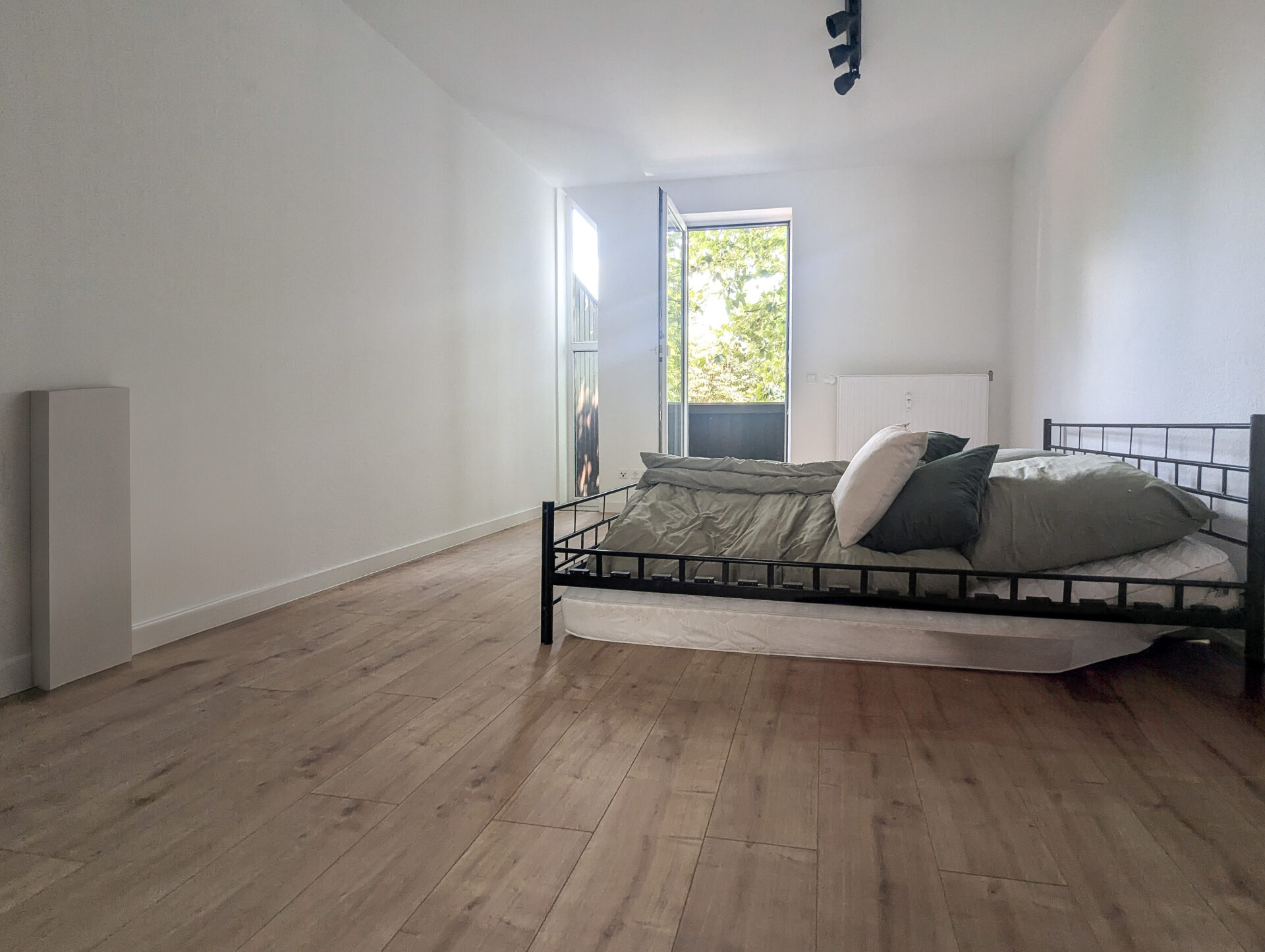 Schlafzimmer mit Balkon(1)(1)(1)