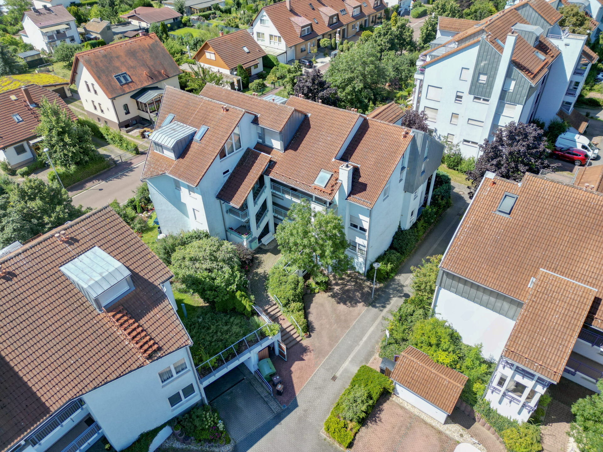 Gepflegtes Mehrfamilienhaus im Grünen