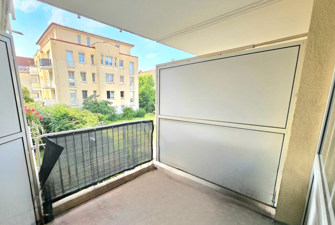 Ost-Balkon mit Blick in den Innenhof