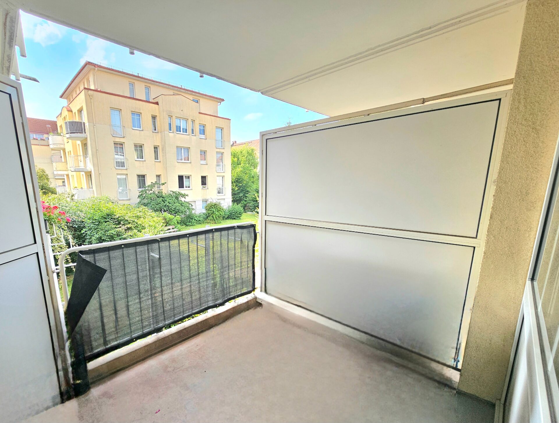 Ost-Balkon mit Blick in den Innenhof