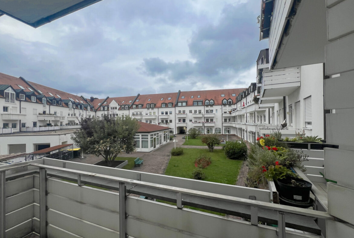 Balkon mit Innenhofblick