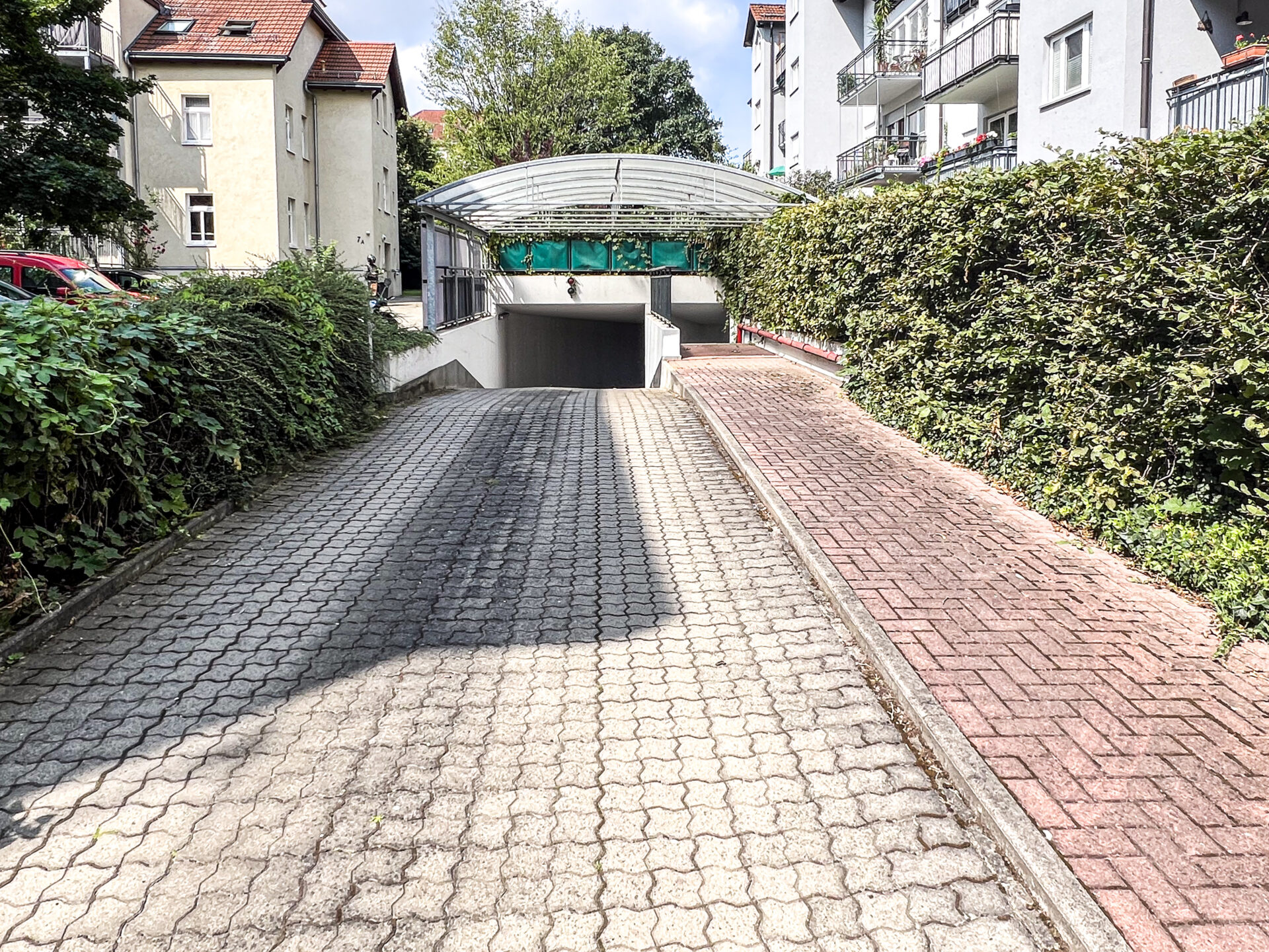 Tiefgaragenzufahrt