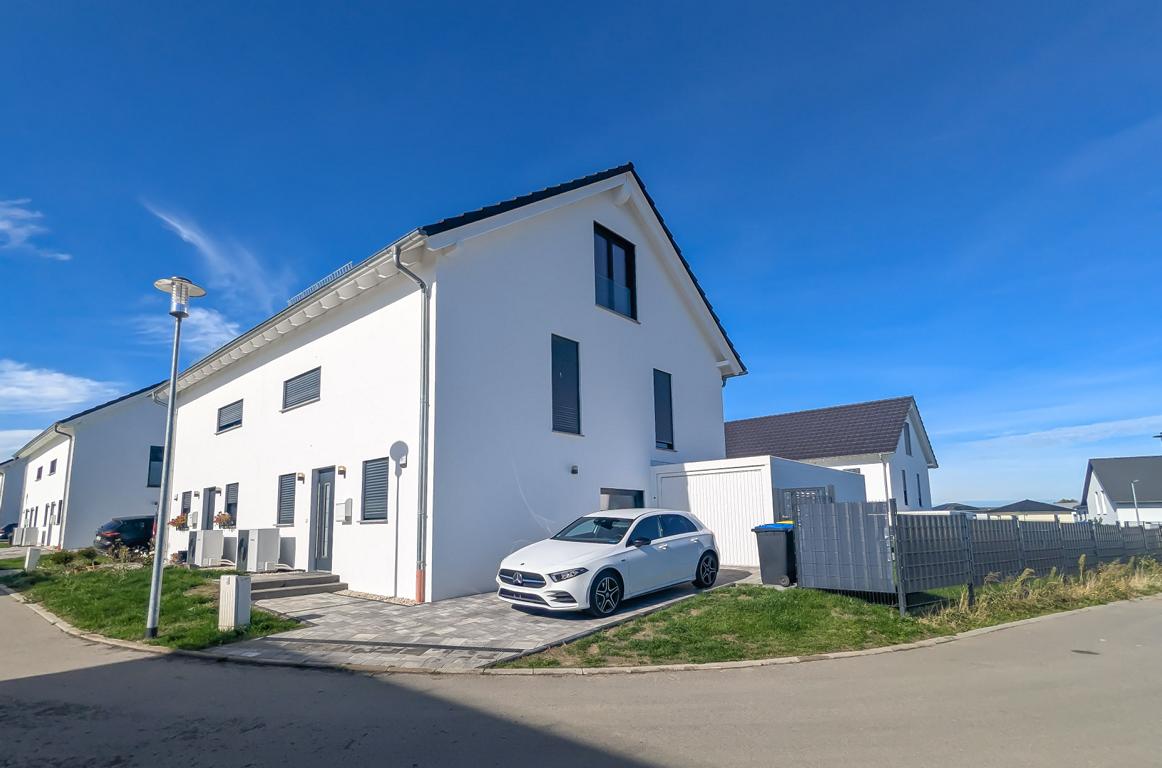 Enddoppelhaus mit Garage