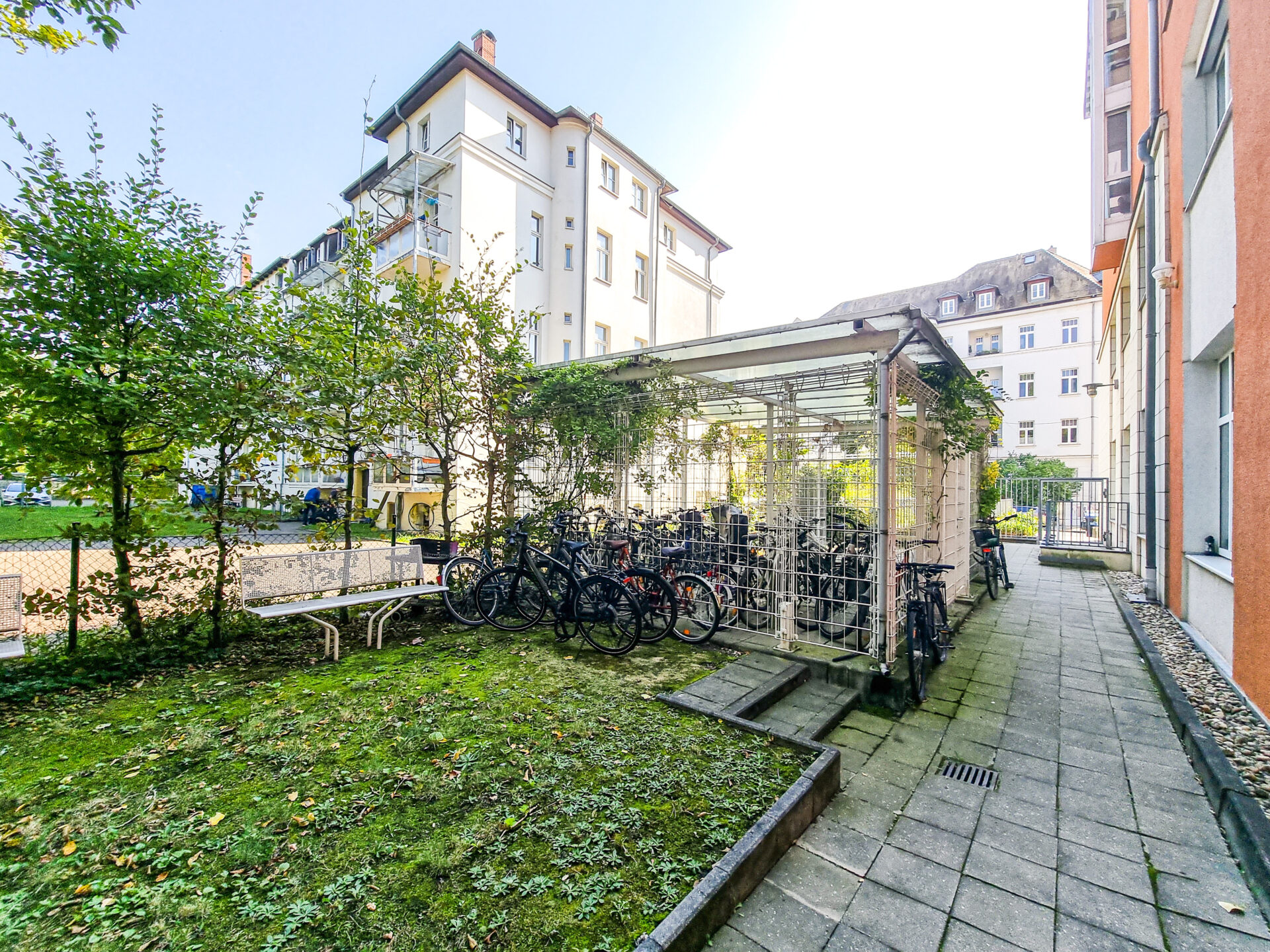 Fahrradabstellmöglichkeiten im Hinterhof