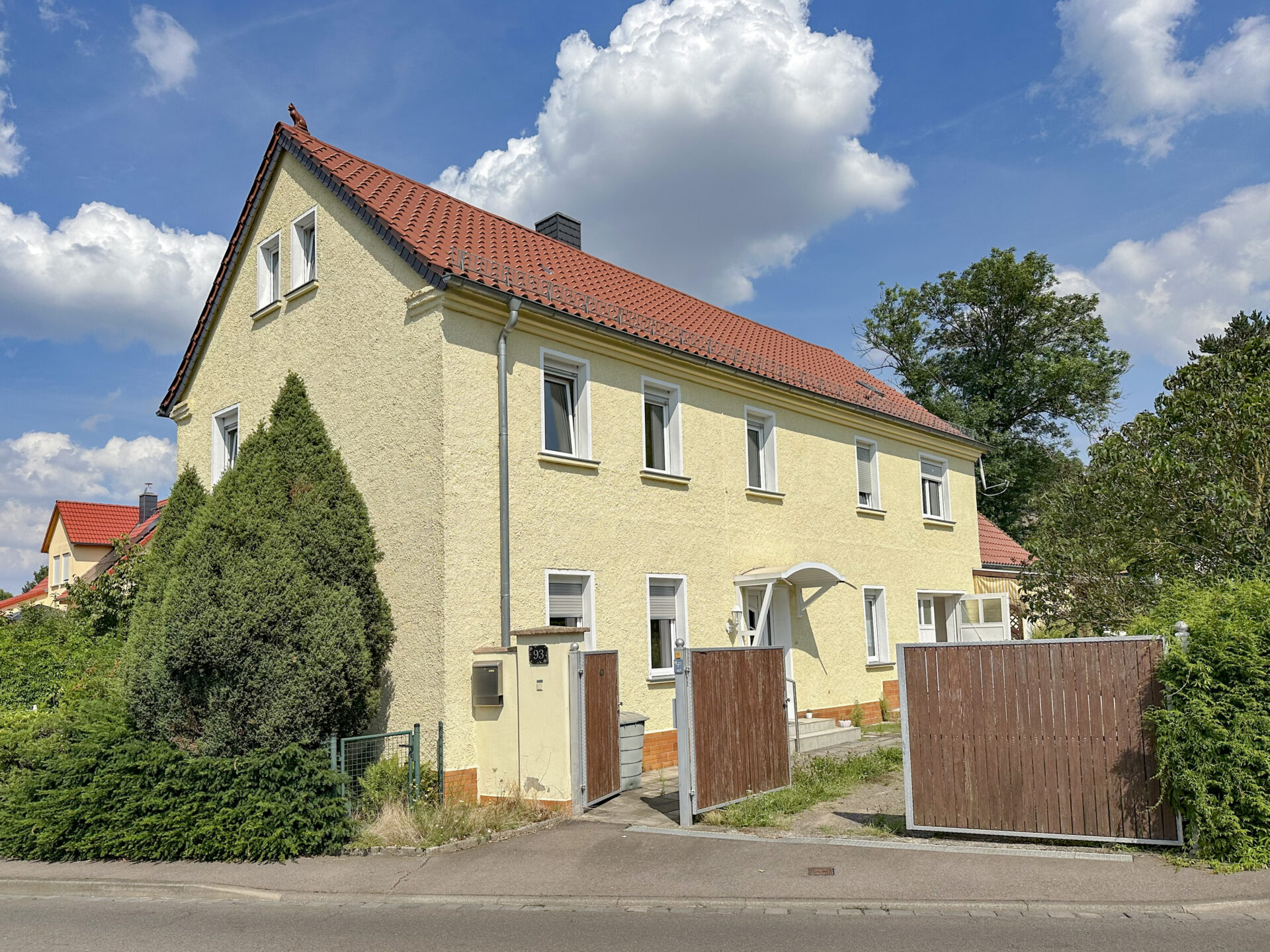 Massives Einfamilienhaus