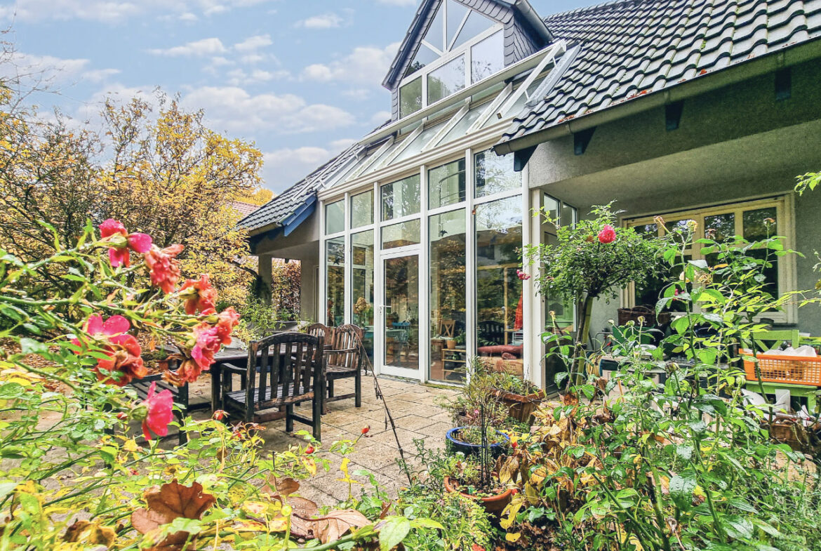 Wintergarten mit angrenzender Terrasse