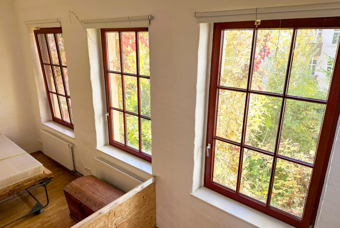 Riesige Fenster mit einem tollen Blick ins Grün