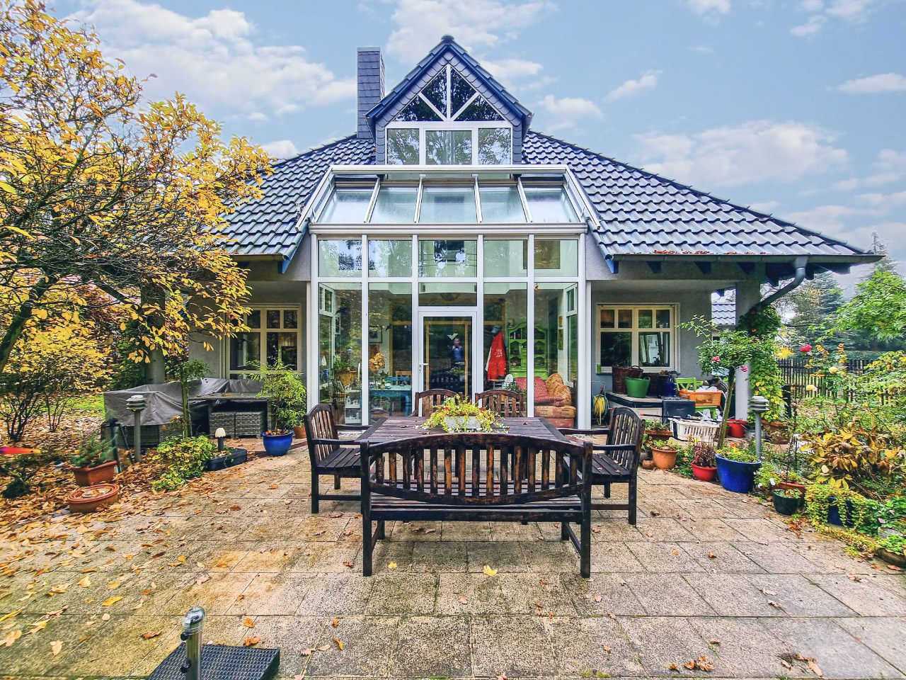 Wintergarten mit angrenzender Terrasse