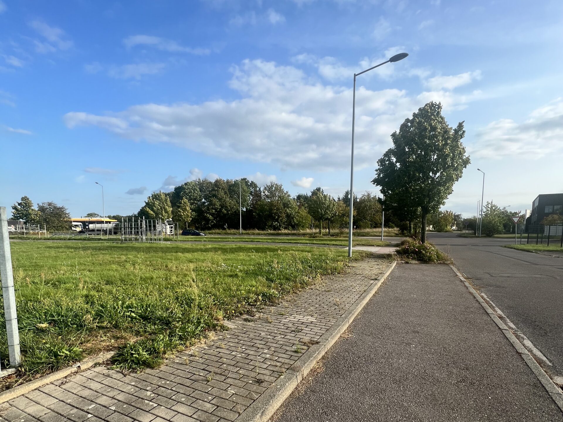 Gut gelegen mit vielen Parkplatzmöglichkeiten