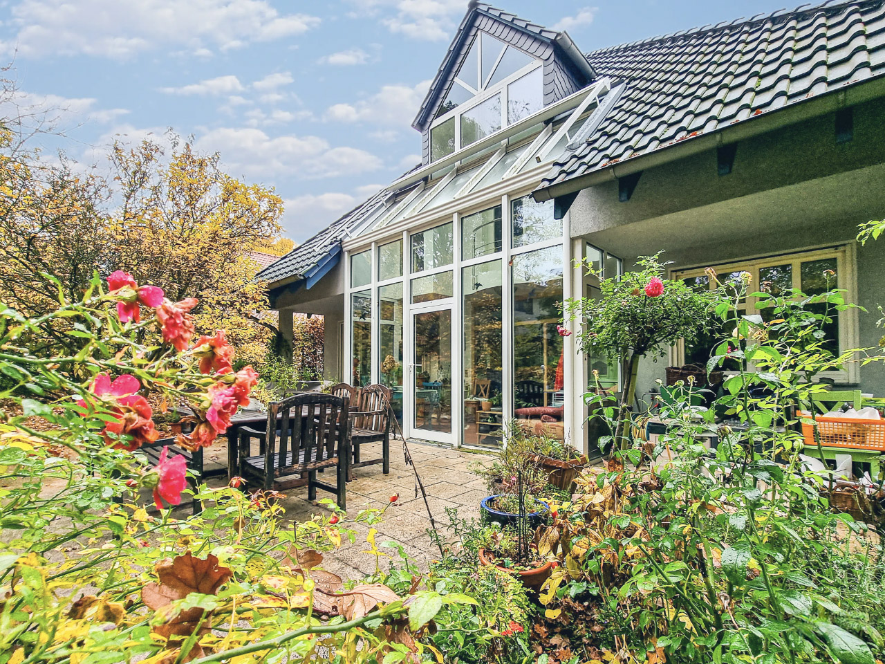 Wintergarten mit angrenzender Terrasse