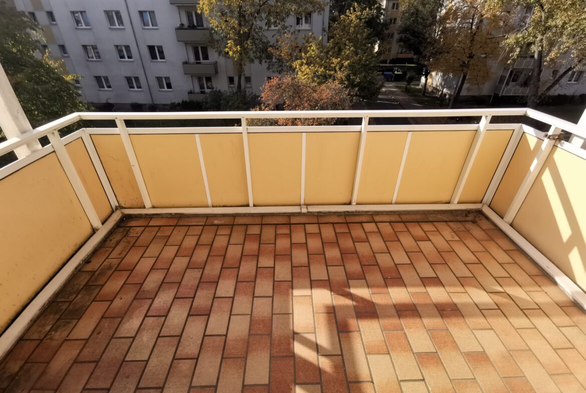 Großer sonniger Balkon