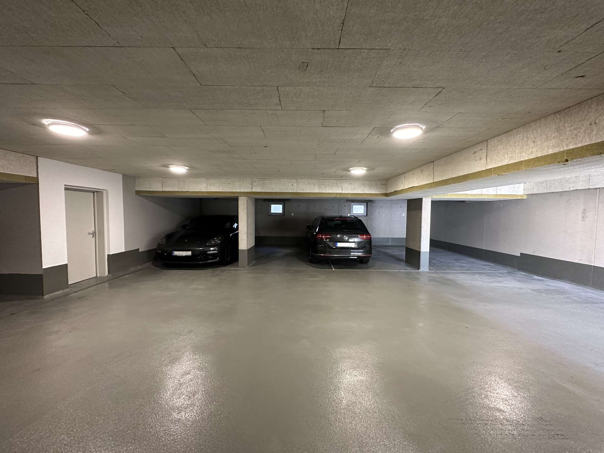 Tiefgaragenstellplatz optional