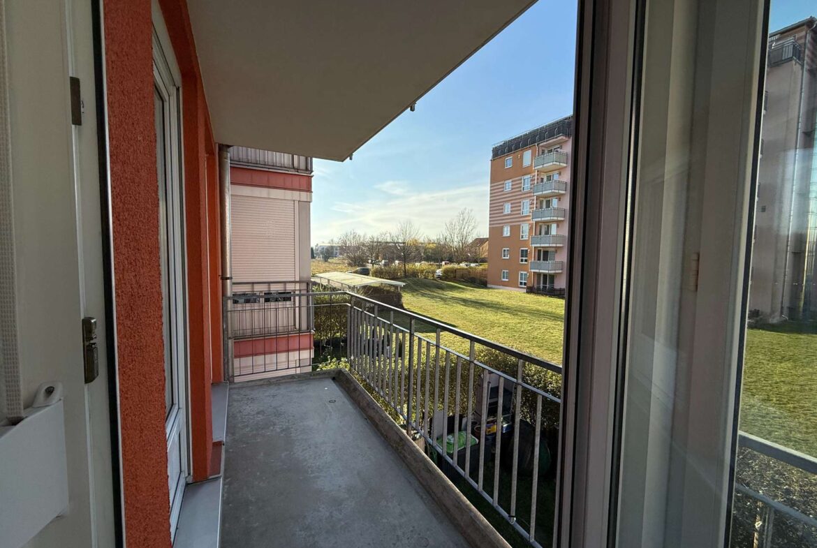 großer Balkon in ruhiger Lage