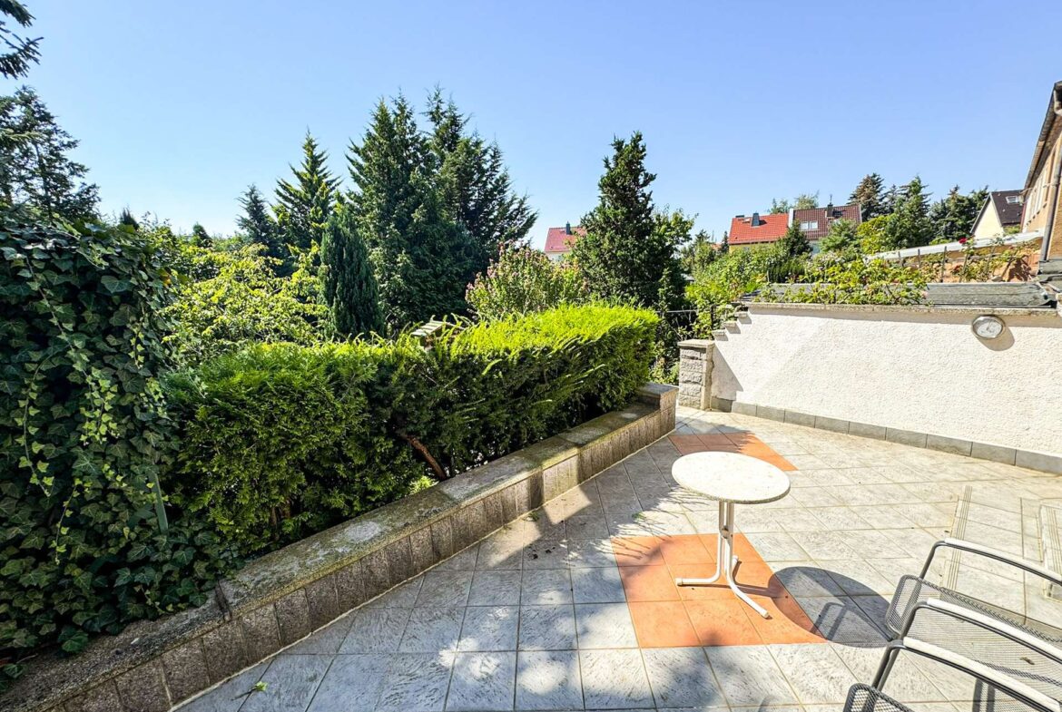 Terrasse mit Gartenblick