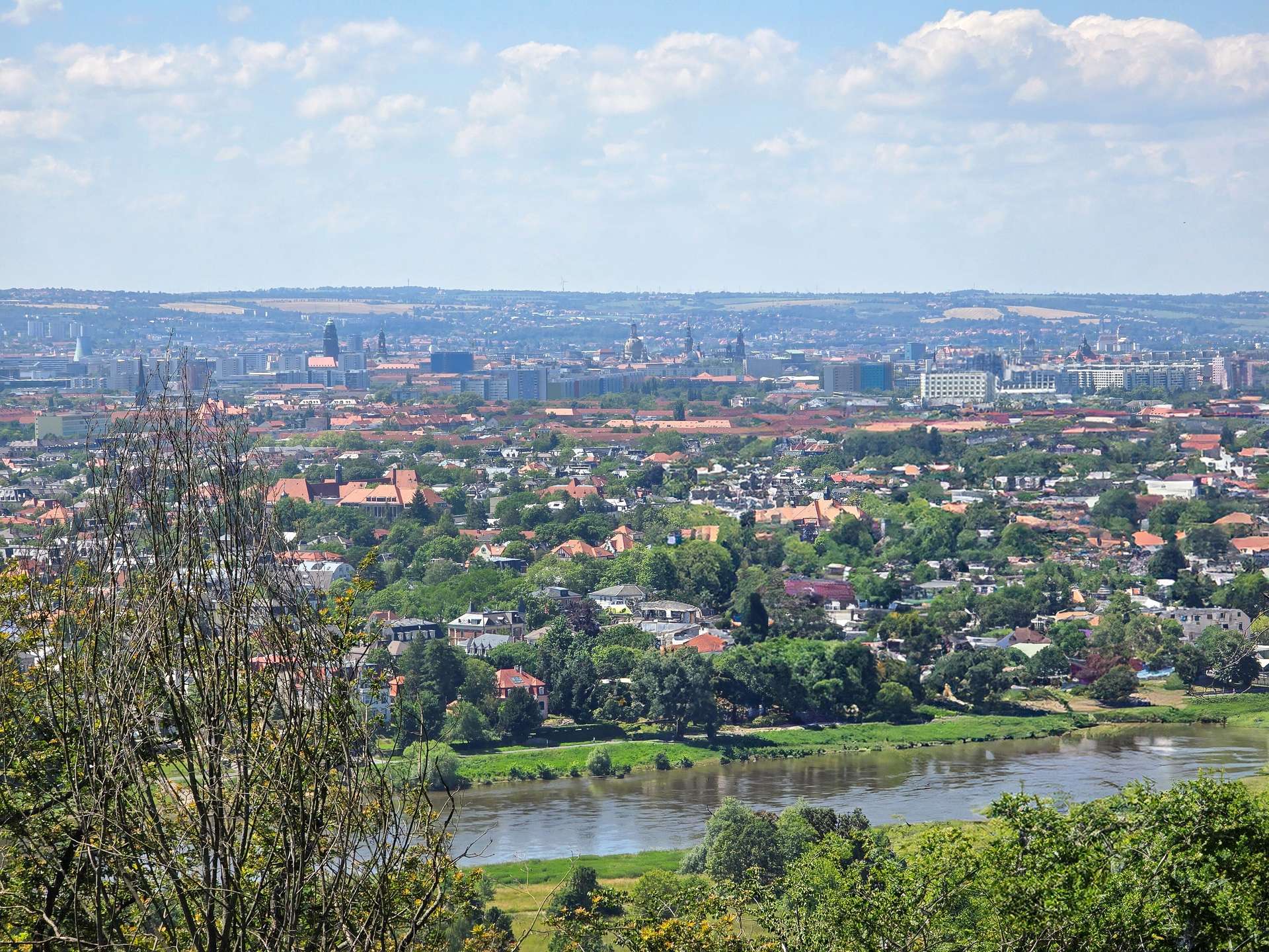 Blick über die Elbe und Dresden