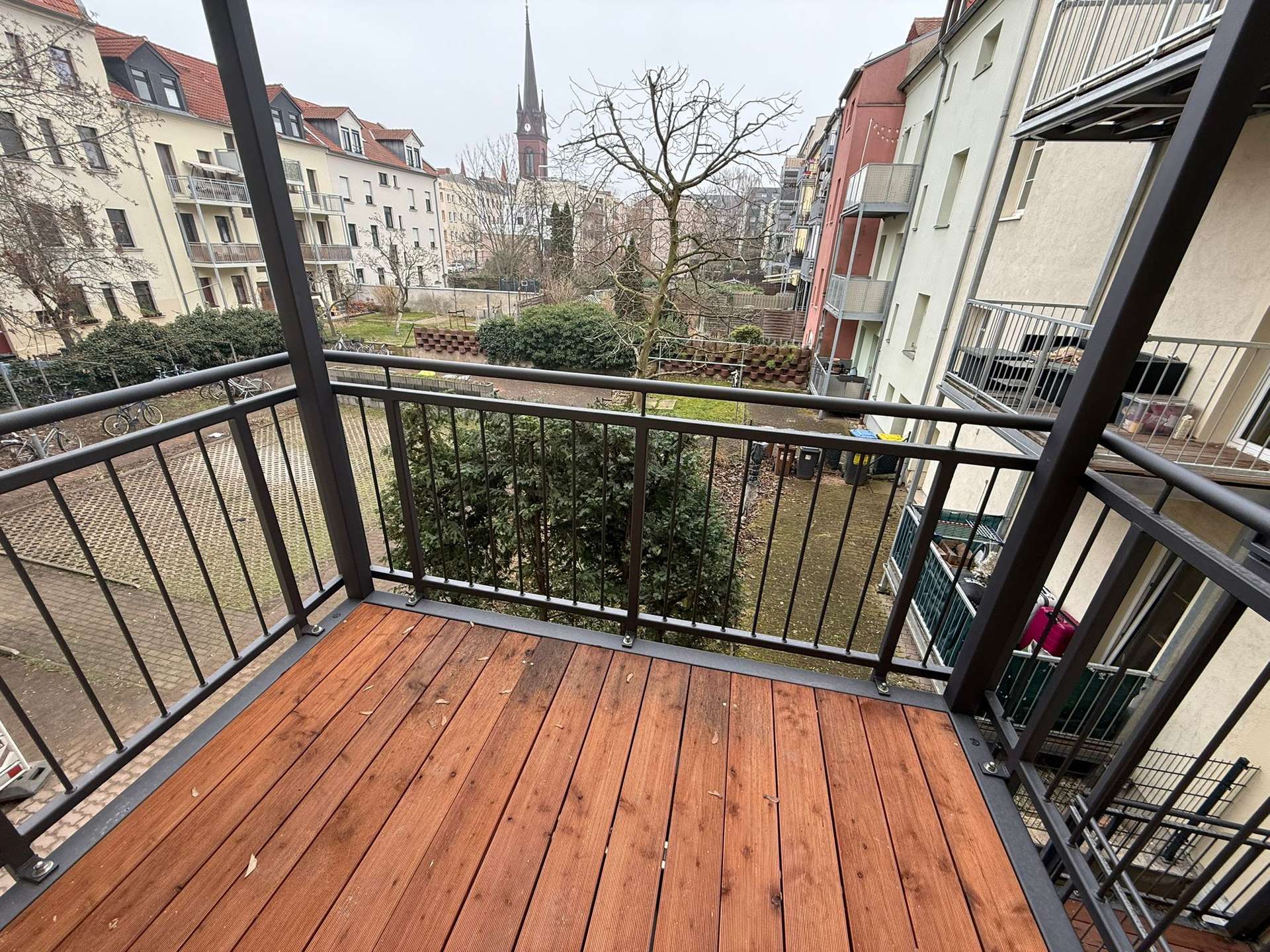 Balkon mit Blick in den Innenhof