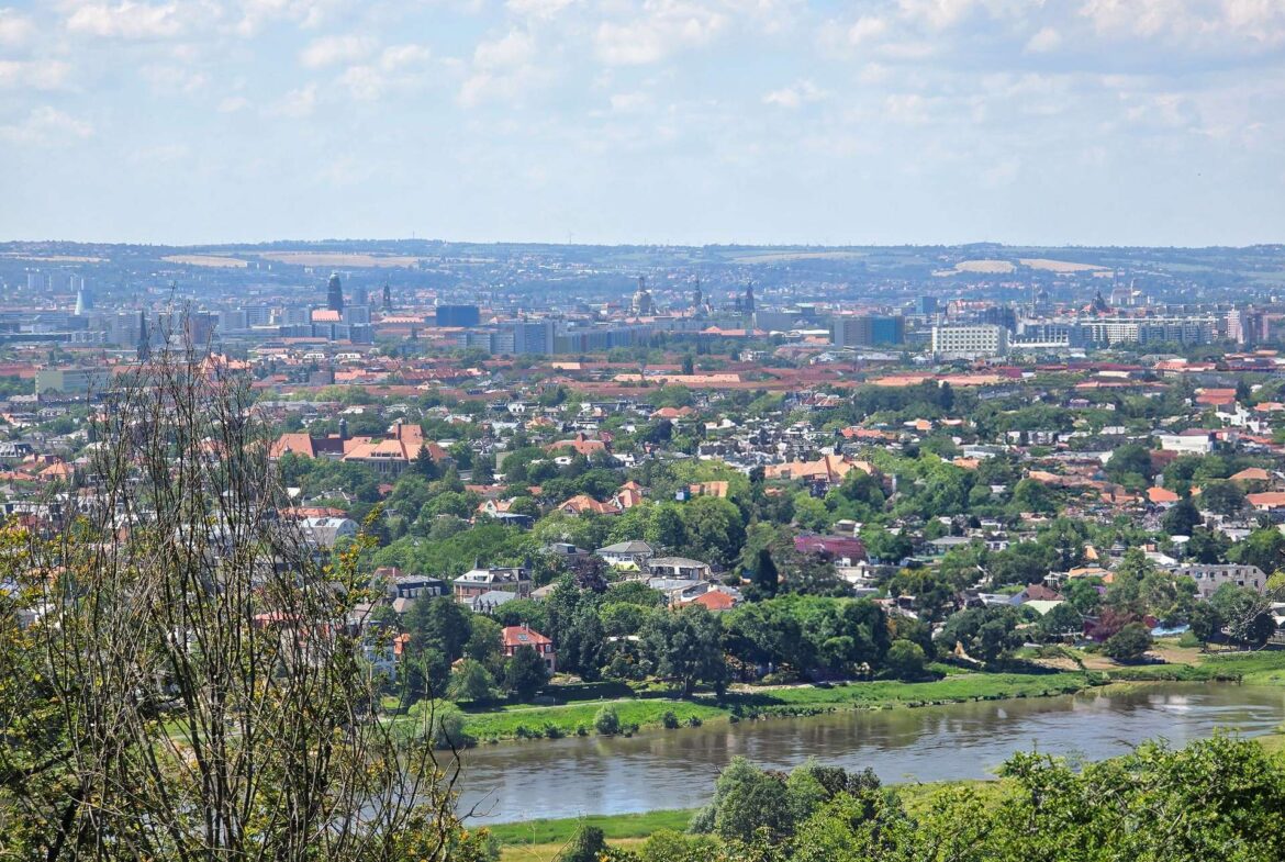 Blick über die Elbe und Dresden