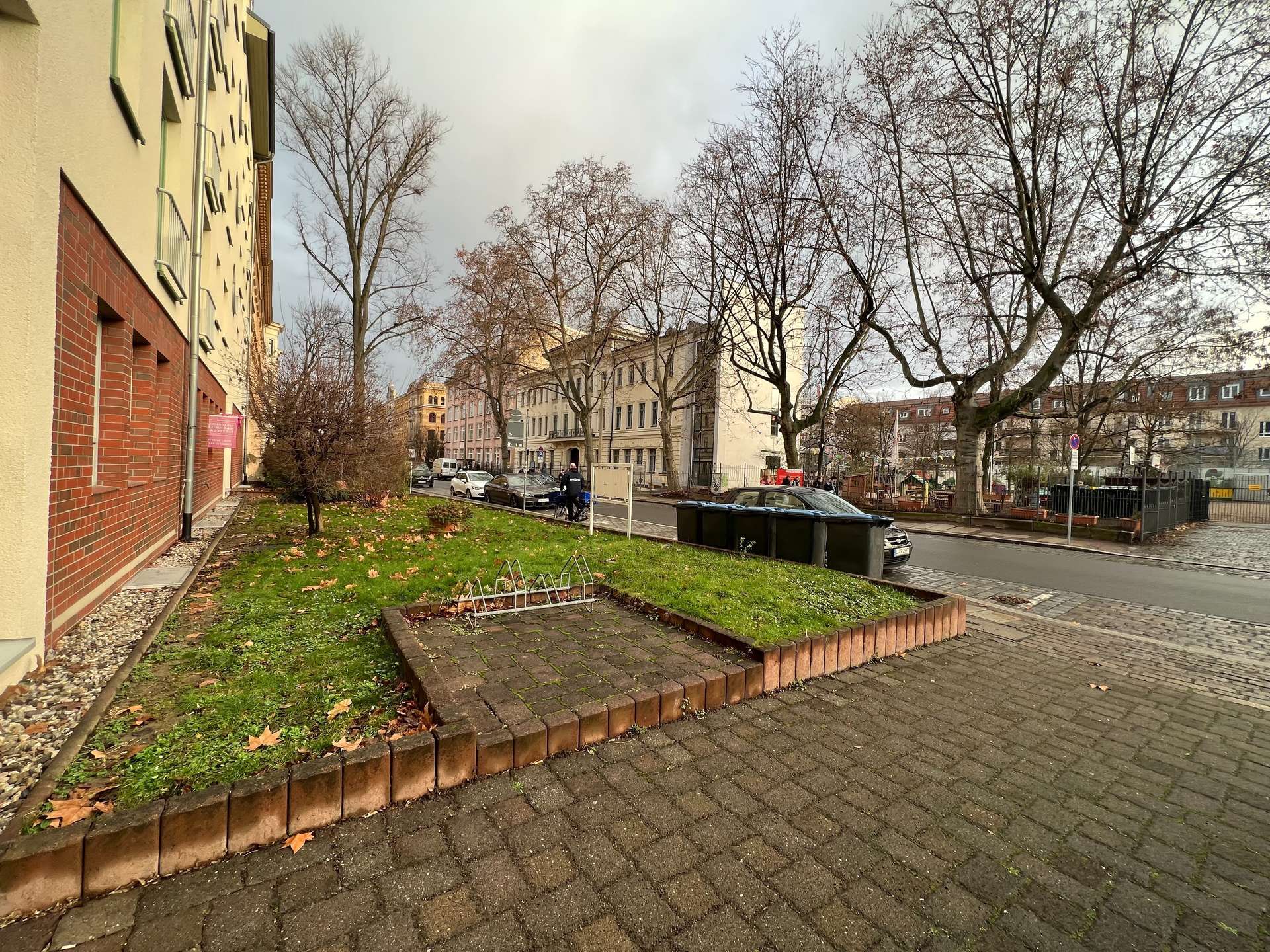 Fahrradstellplätze vor dem Haus