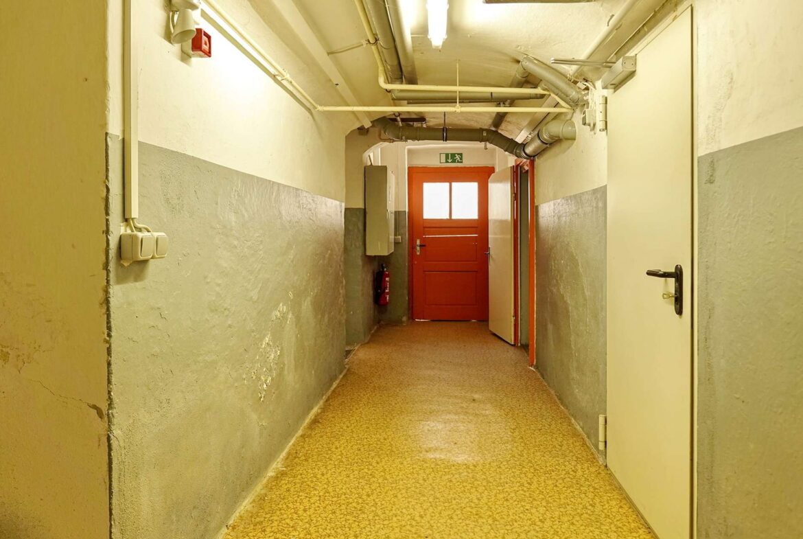 mit Kellerausgang