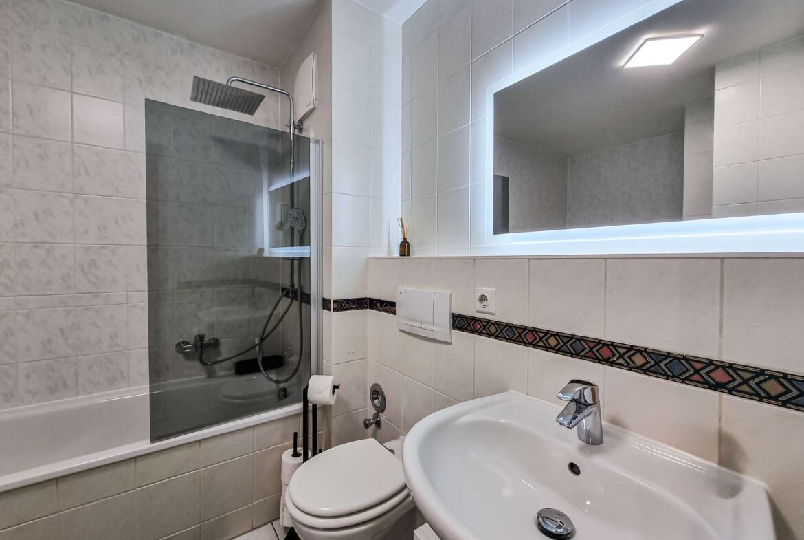 Bad mit Badewanne