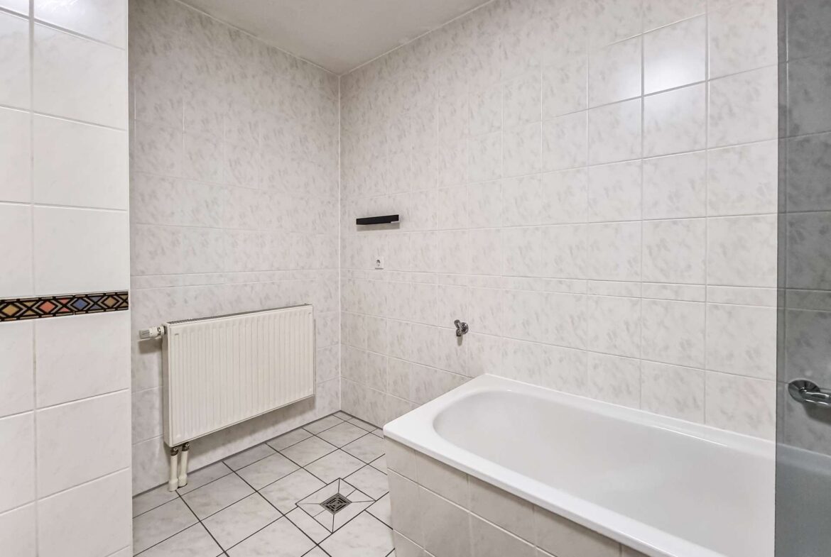 Bad mit Badewanne