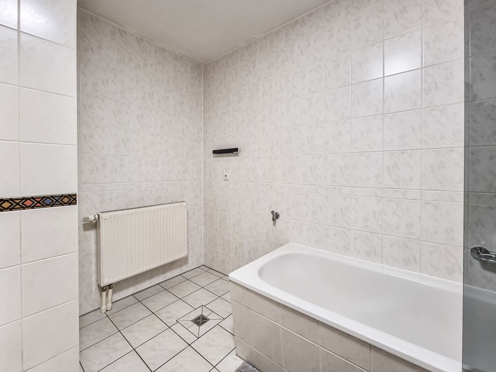 Bad mit Badewanne