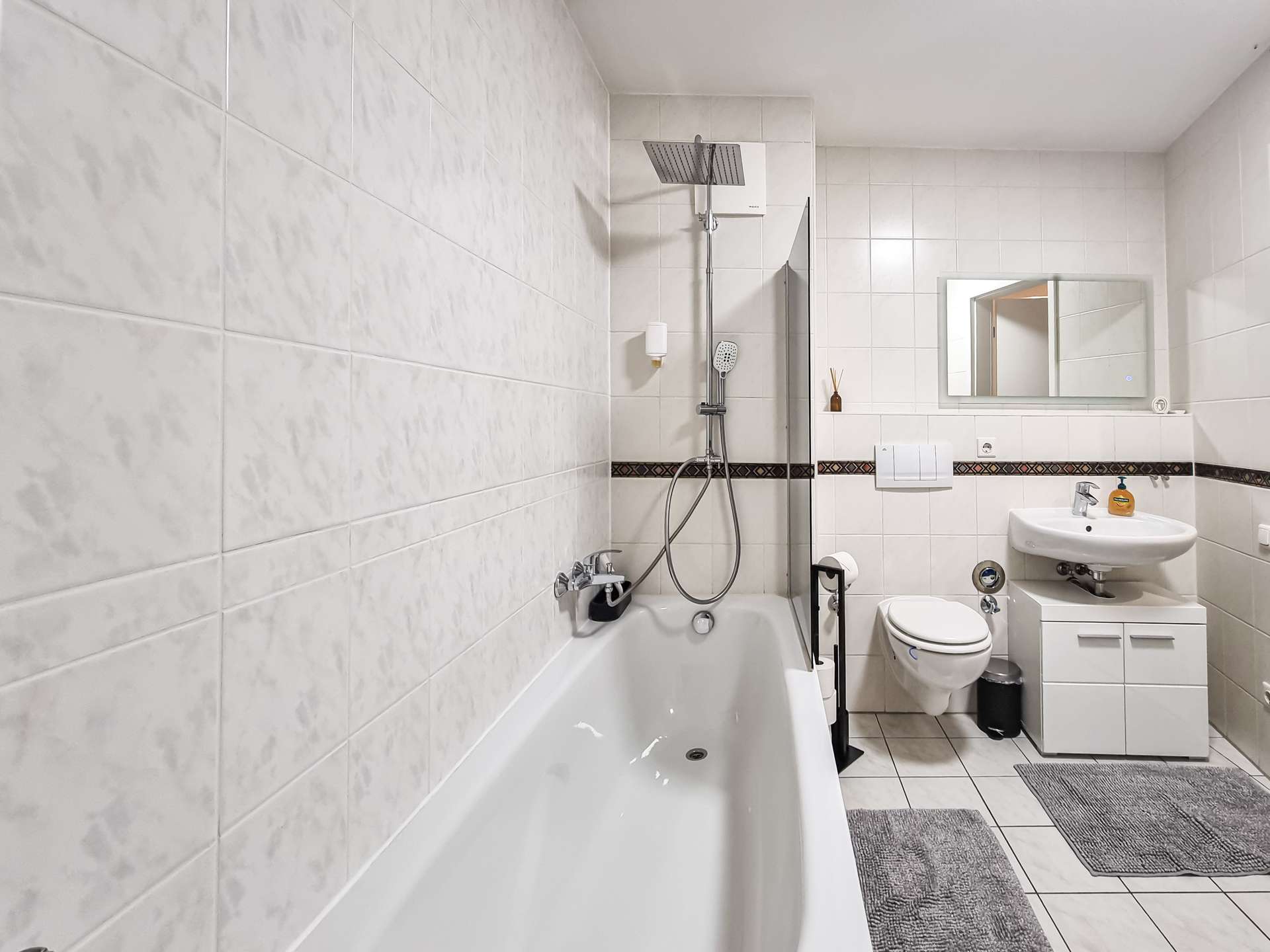 Bad mit Badewanne