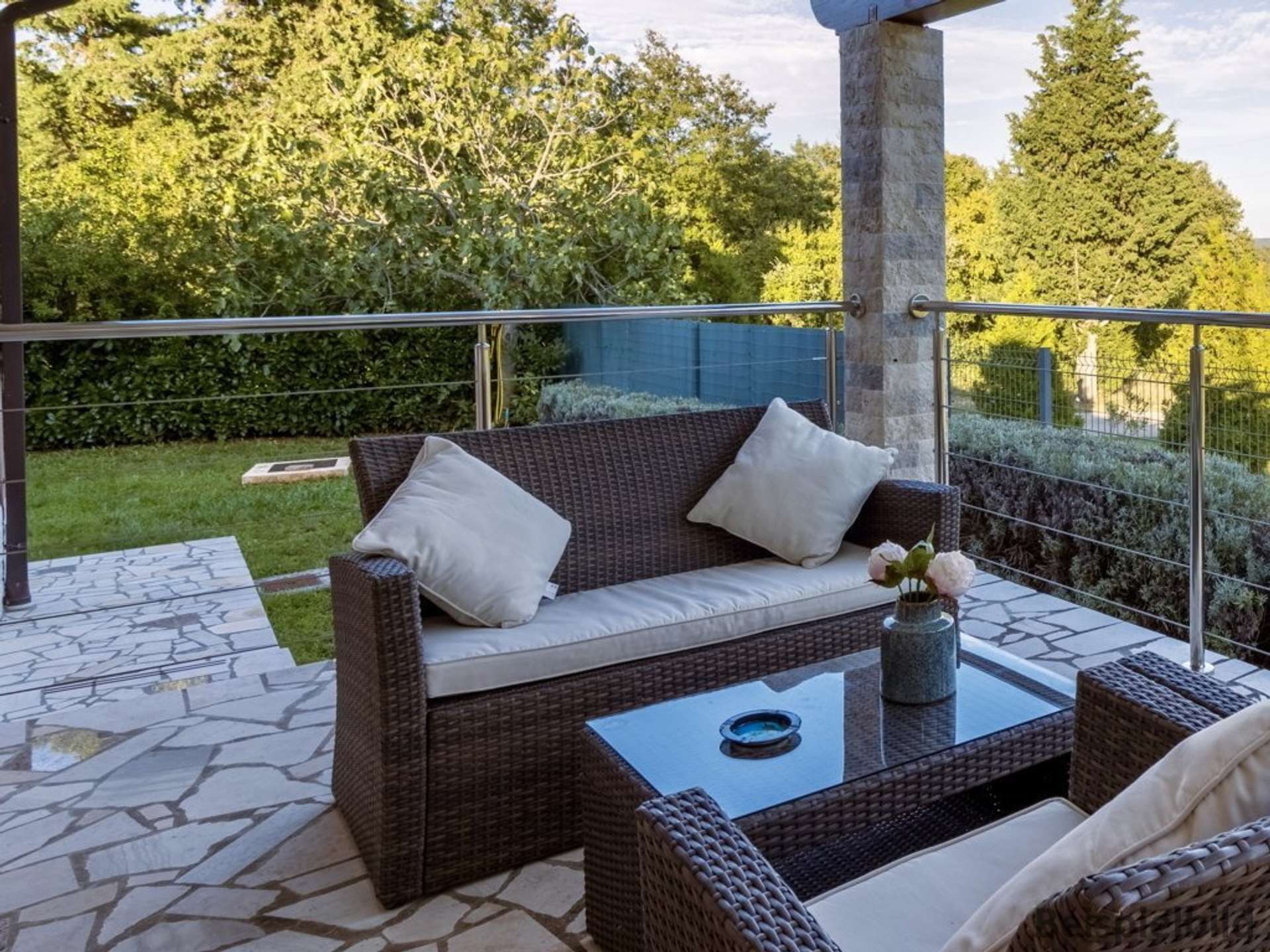 Sonnige Terrasse - Beispielbild 