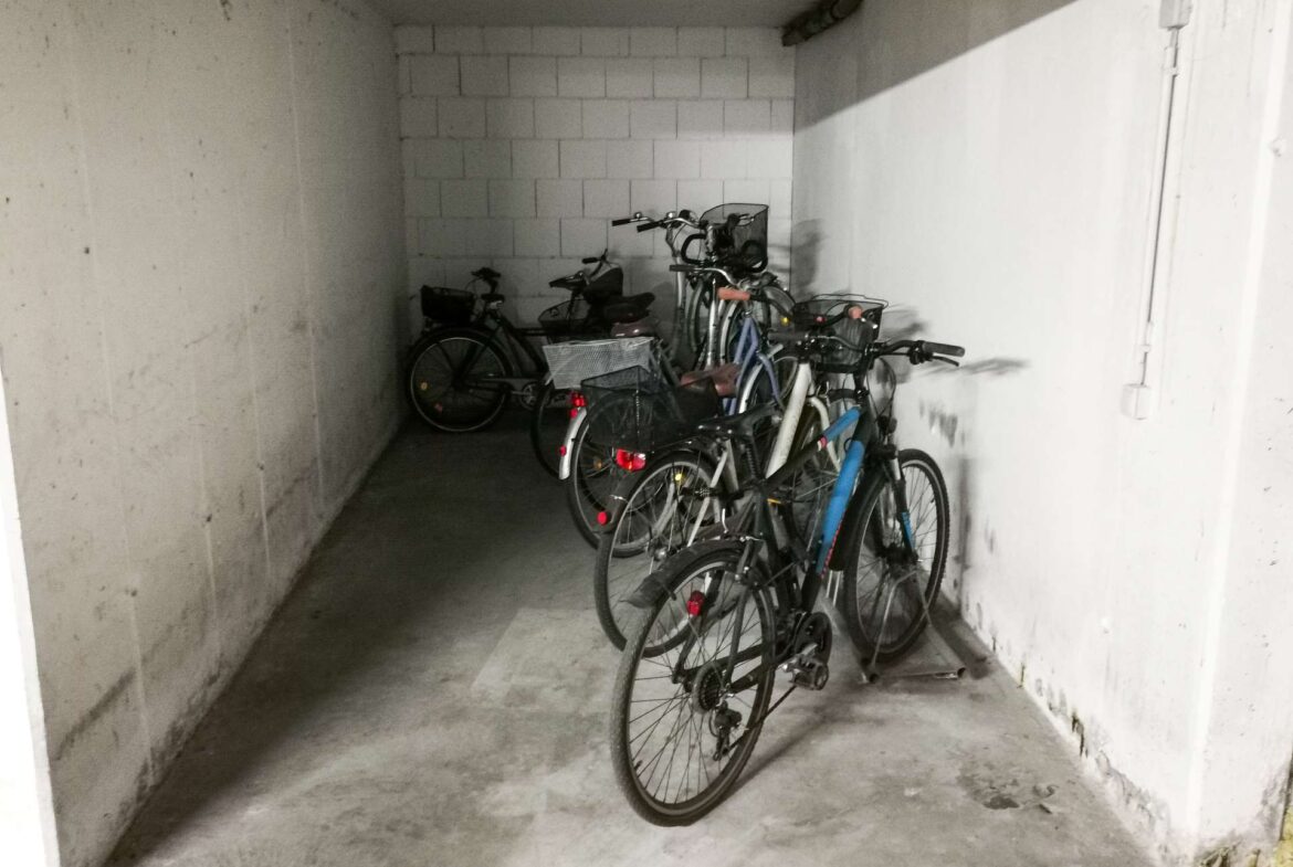 Fahrrad"keller" daneben 