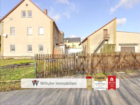 auf großem Grundstück