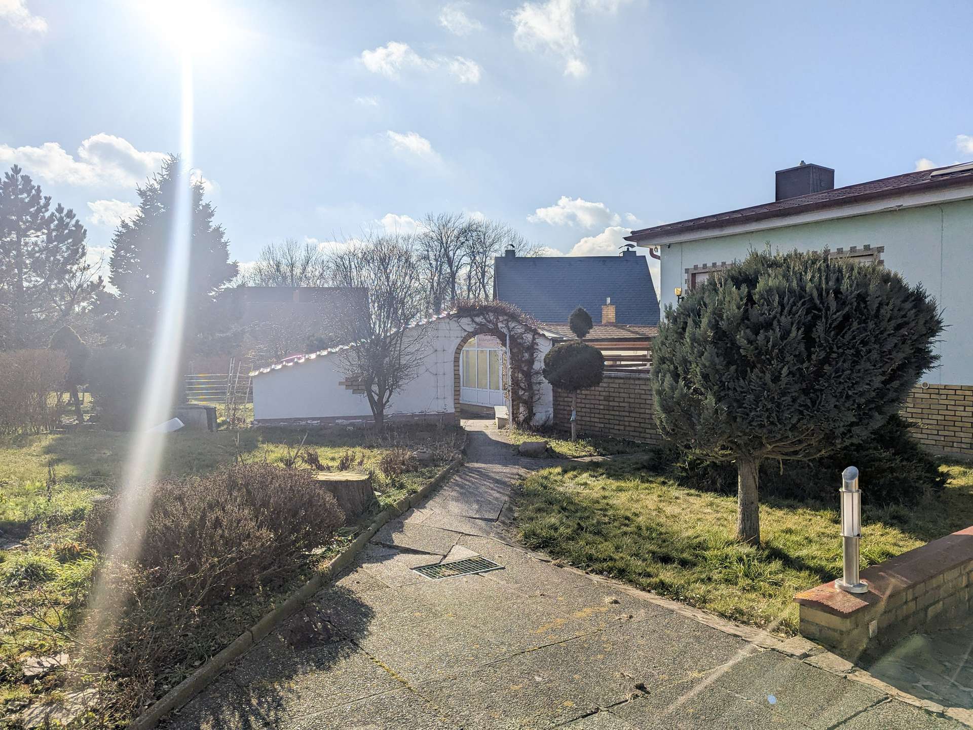 Weg zum Nebenhaus