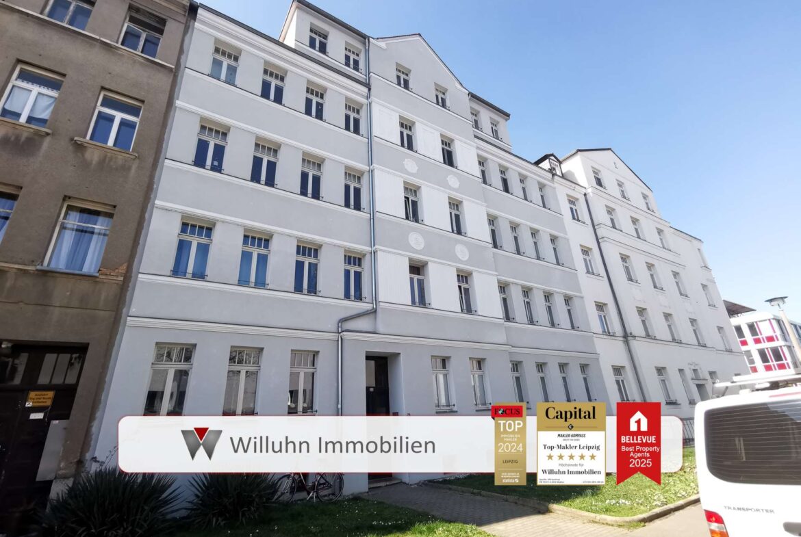 Hausansicht mit Grünstreifen