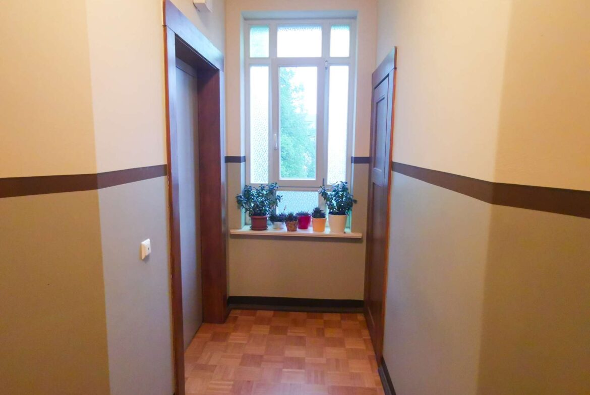 Hausflur mit Aufzug