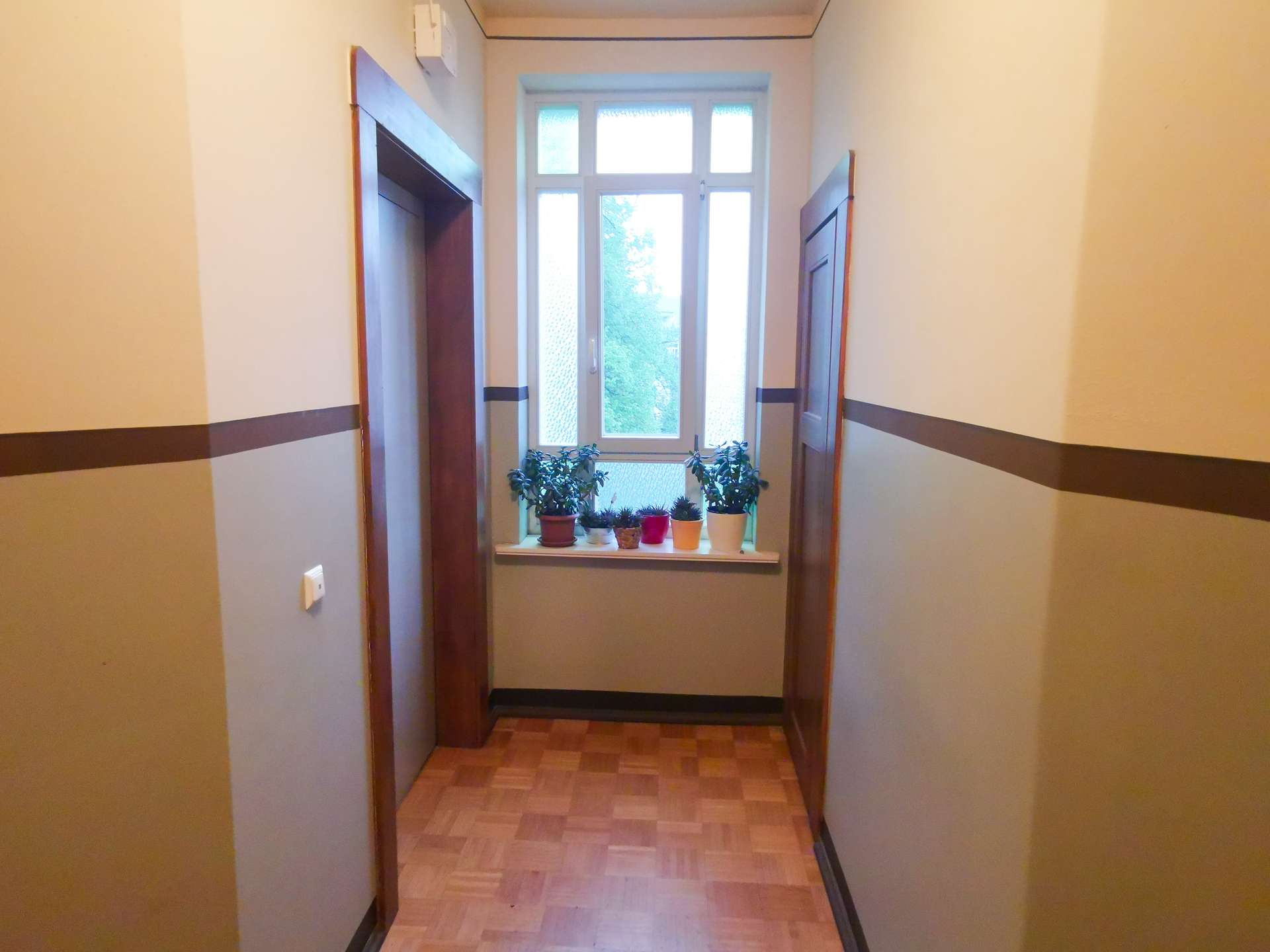 Hausflur mit Aufzug