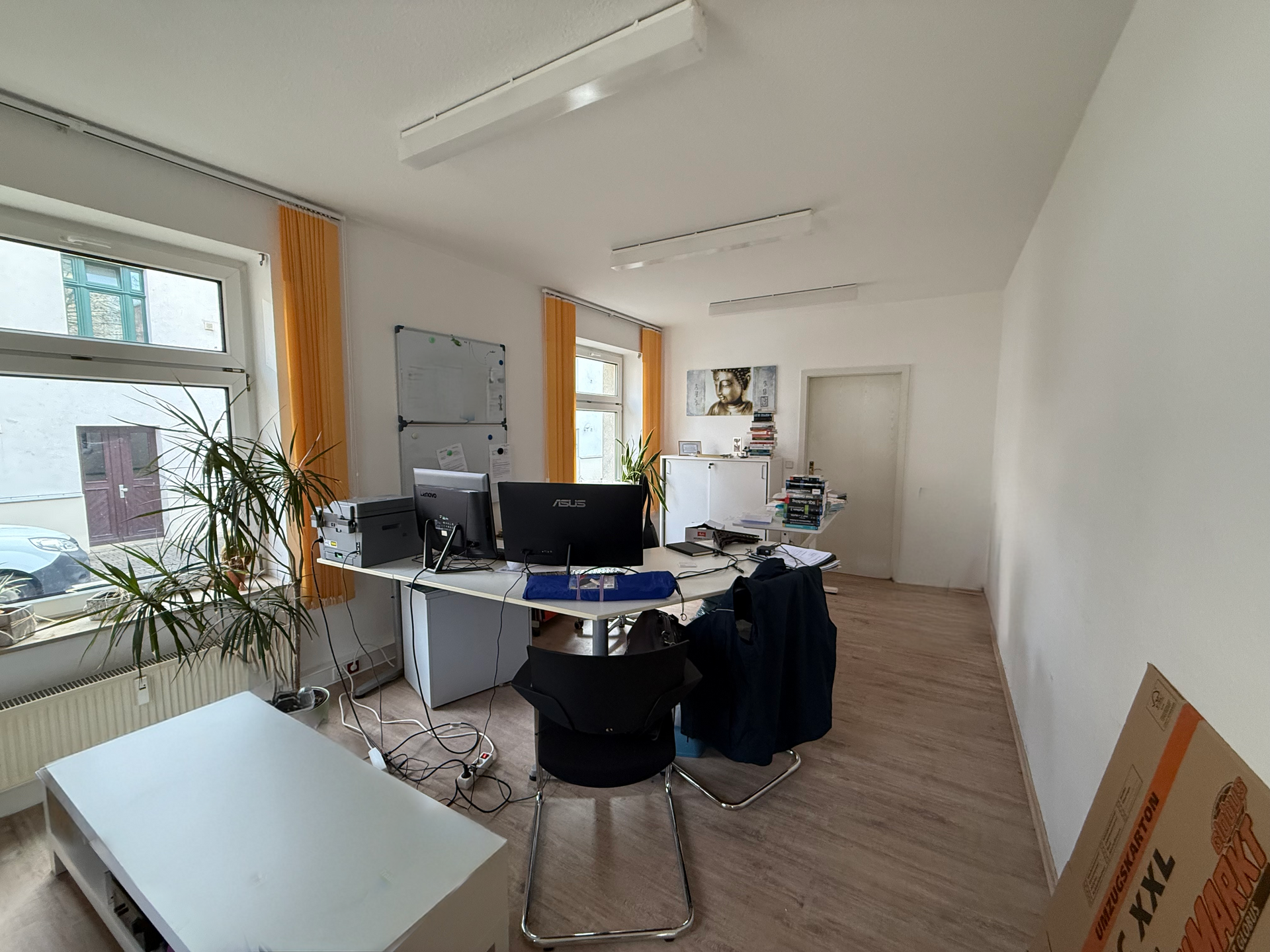 Bürozimmer 3 mit Zugang zu weiterem Bürobereich