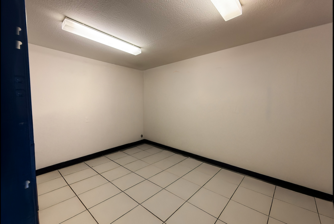 NEU: Dachfenster werden eingebaut - Zimmer 1 oder Abstellraum