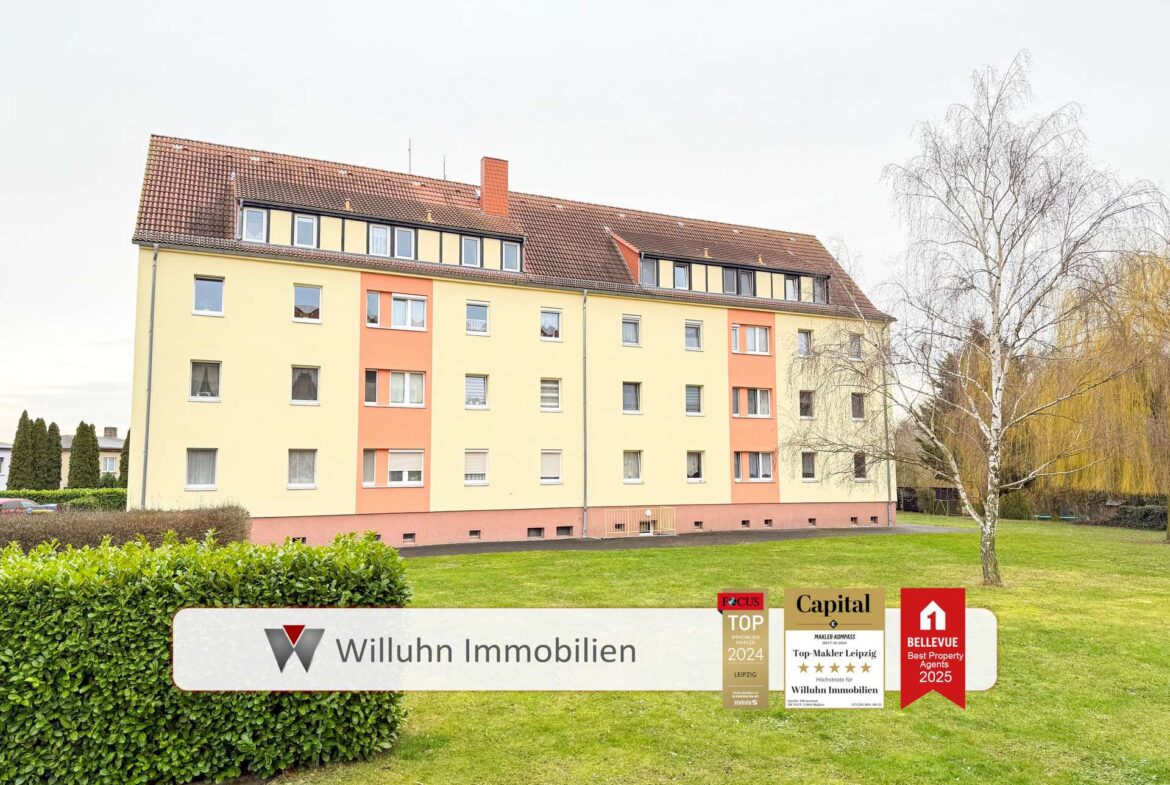 Objektansicht mit grünem Innenhof